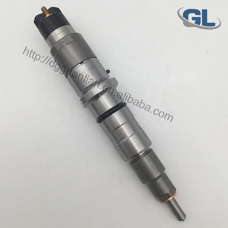 Дизельный коллектор системы впрыска топлива заправляет топливом ...